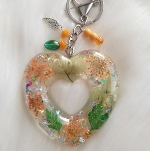 Resin keychain whit dried flowers